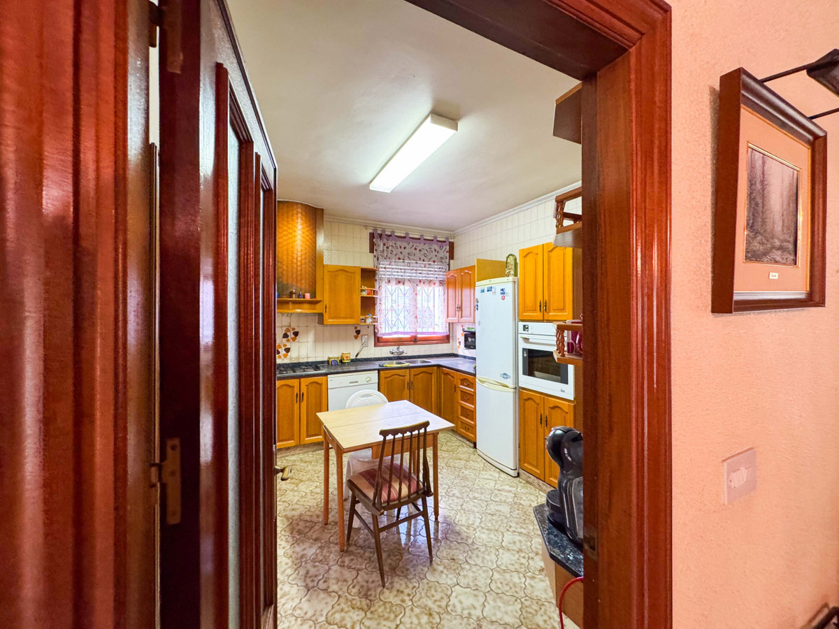 7 Bed Townhouse for sale in Elda Costa Blanca, Alicante, Spain