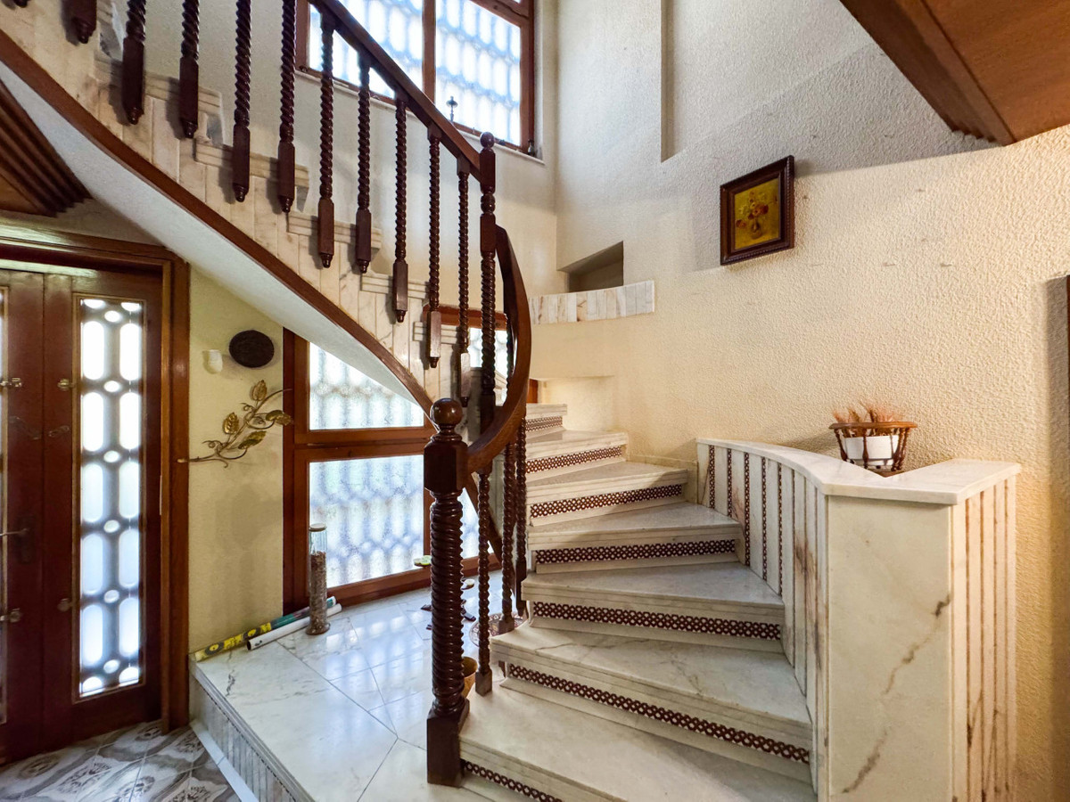 7 Bed Townhouse for sale in Elda Costa Blanca, Alicante, Spain
