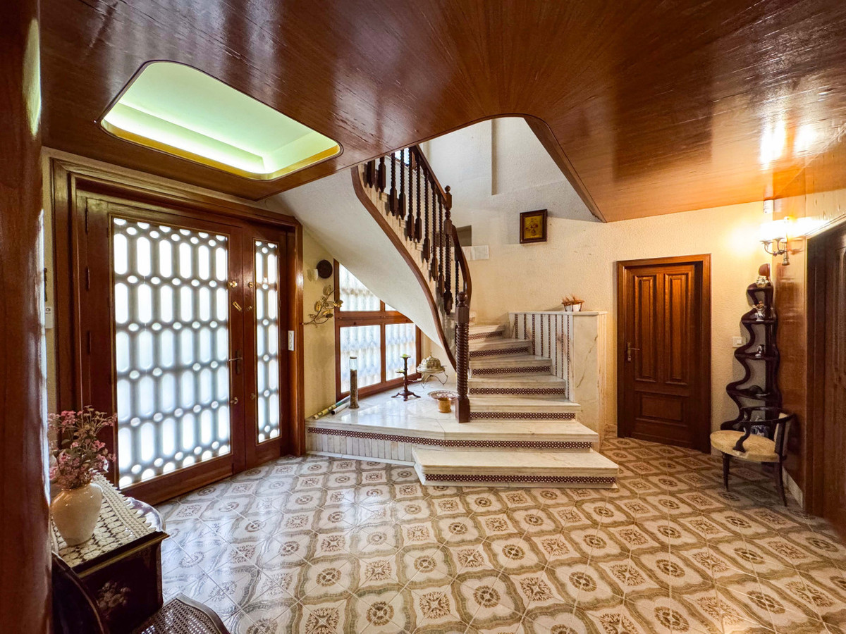 7 Bed Townhouse for sale in Elda Costa Blanca, Alicante, Spain