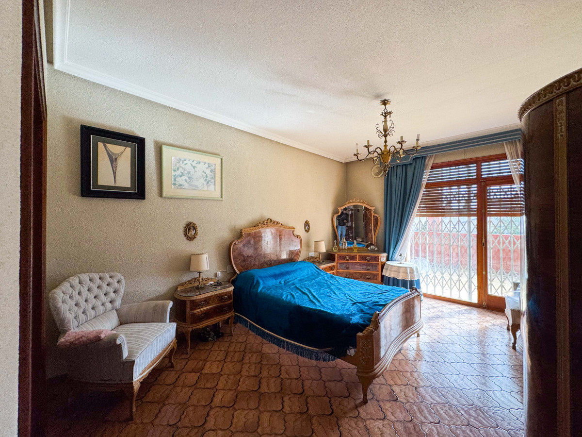 7 Bed Townhouse for sale in Elda Costa Blanca, Alicante, Spain