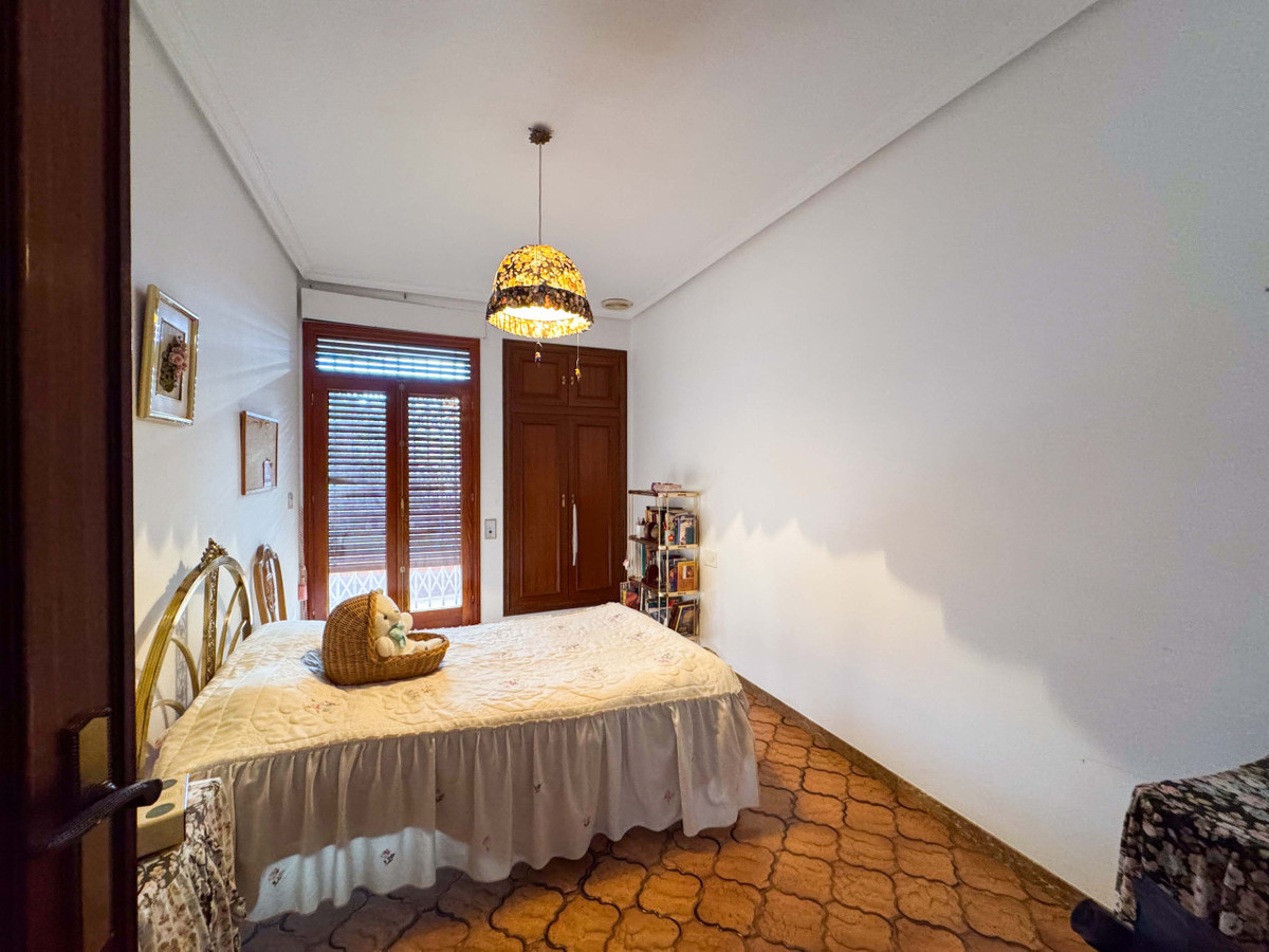 7 Bed Townhouse for sale in Elda Costa Blanca, Alicante, Spain