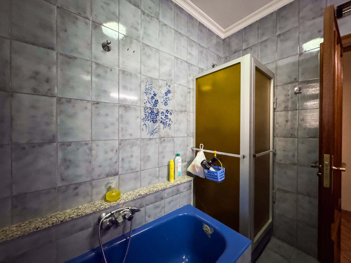 7 Bed Townhouse for sale in Elda Costa Blanca, Alicante, Spain
