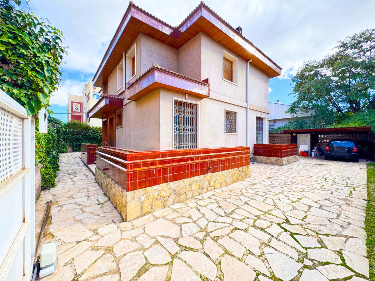 7 Bed Townhouse for sale in Elda Costa Blanca, Alicante, Spain