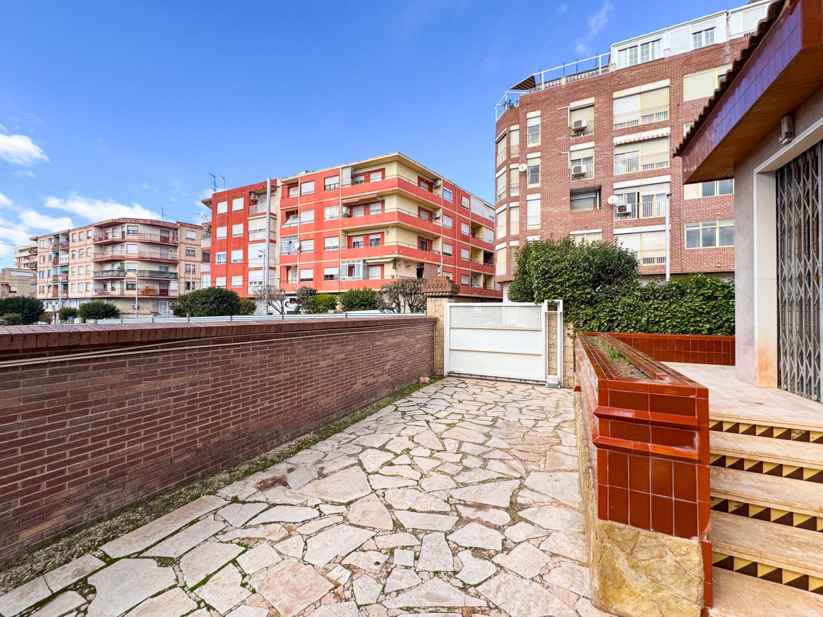7 Bed Townhouse for sale in Elda Costa Blanca, Alicante, Spain