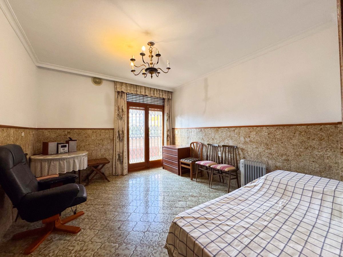 7 Bed Townhouse for sale in Elda Costa Blanca, Alicante, Spain