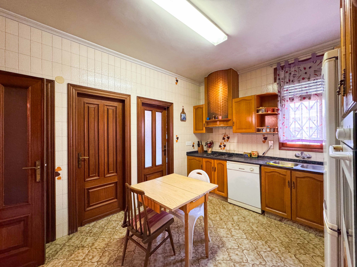 7 Bed Townhouse for sale in Elda Costa Blanca, Alicante, Spain