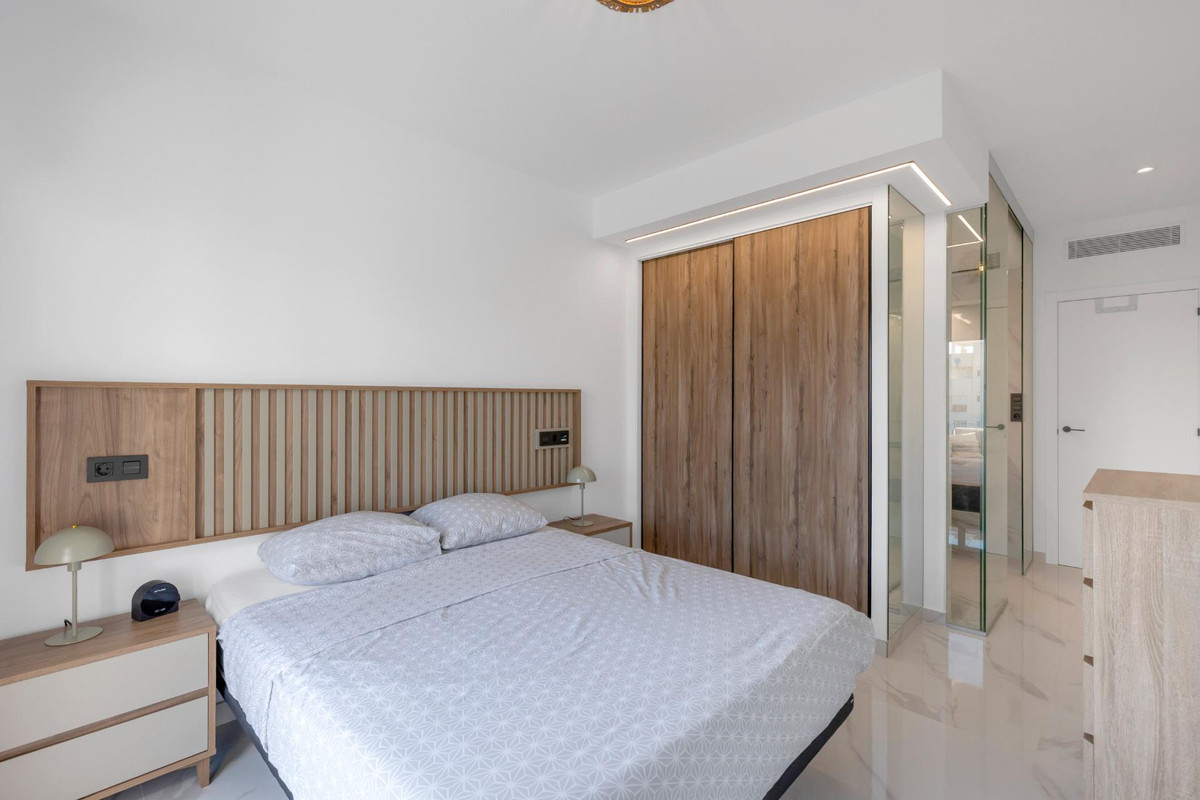 Se vende Apartamento Planta Media de 2 dormitorios en Costa Blanca, Alicante, España