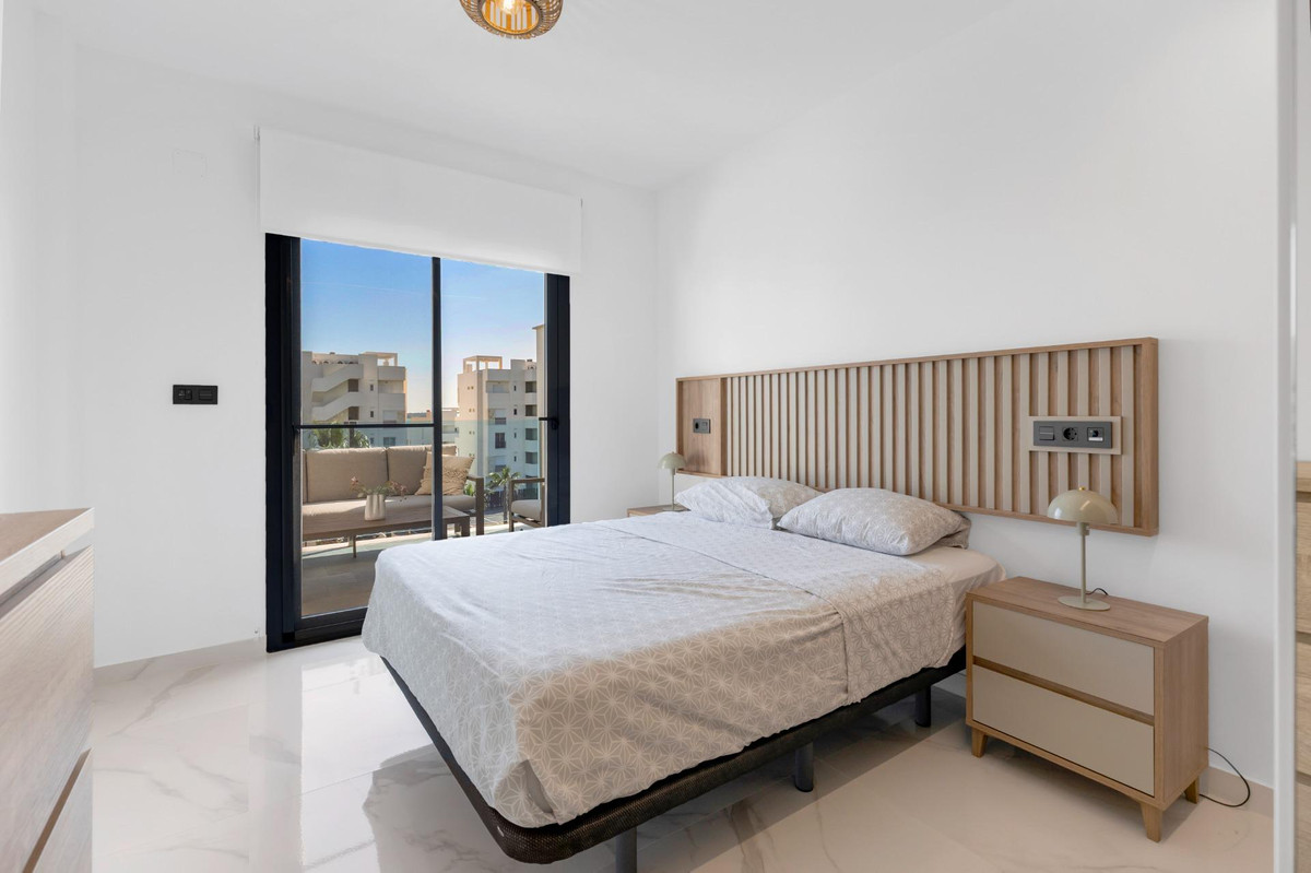 Se vende Apartamento Planta Media de 2 dormitorios en Costa Blanca, Alicante, España