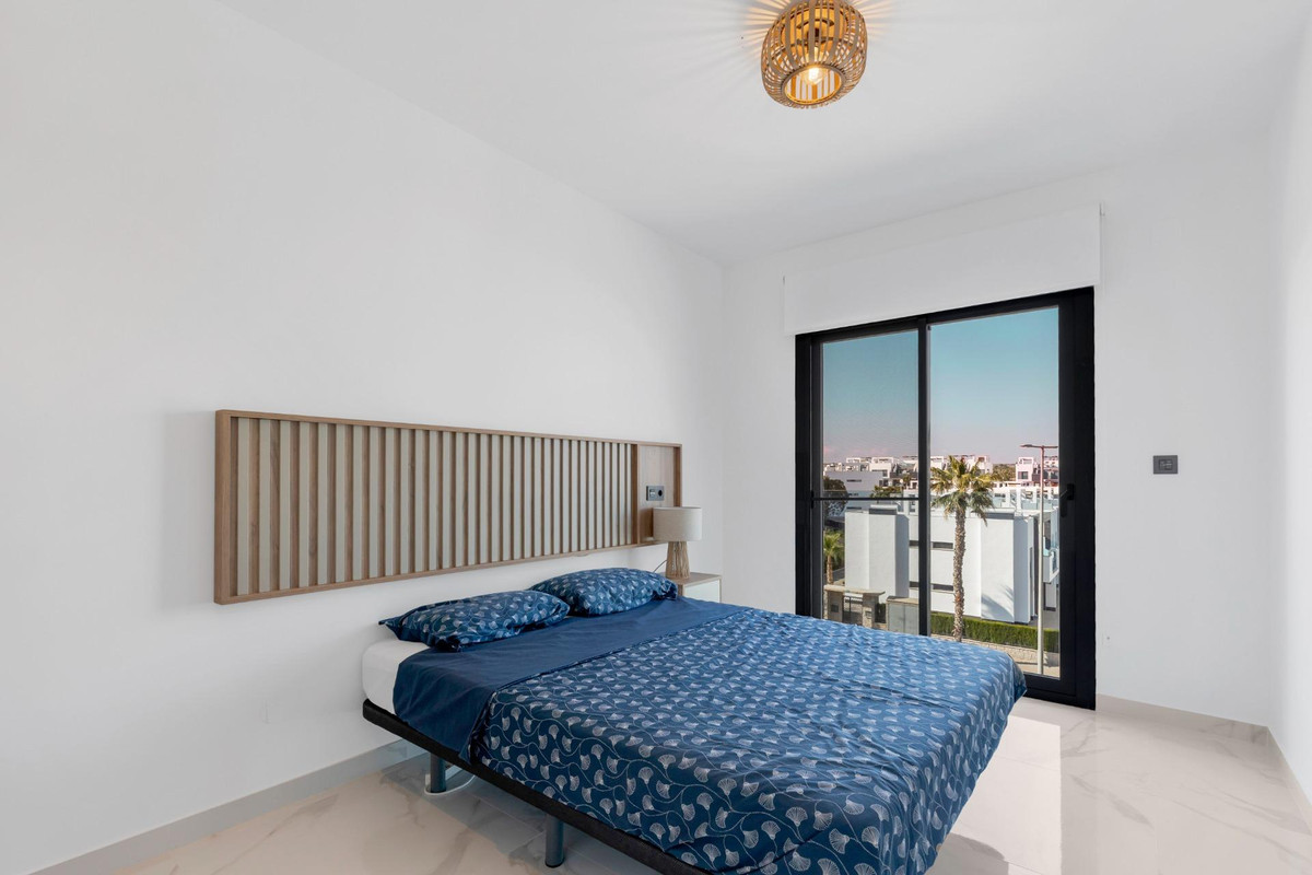 Se vende Apartamento Planta Media de 2 dormitorios en Costa Blanca, Alicante, España