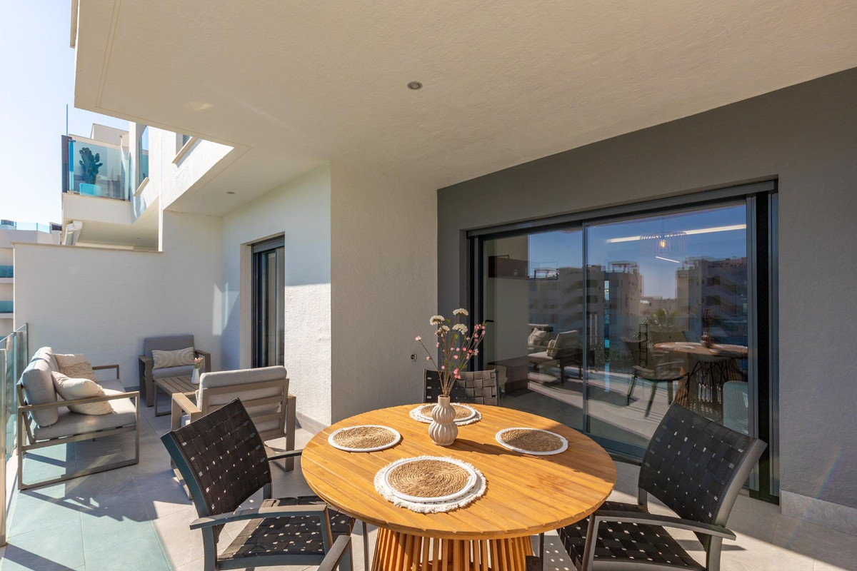 Se vende Apartamento Planta Media de 2 dormitorios en Costa Blanca, Alicante, España