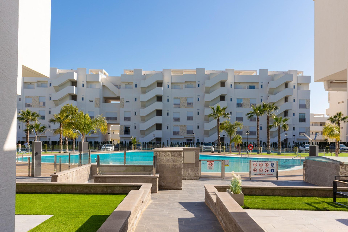 Se vende Apartamento Planta Media de 2 dormitorios en Costa Blanca, Alicante, España