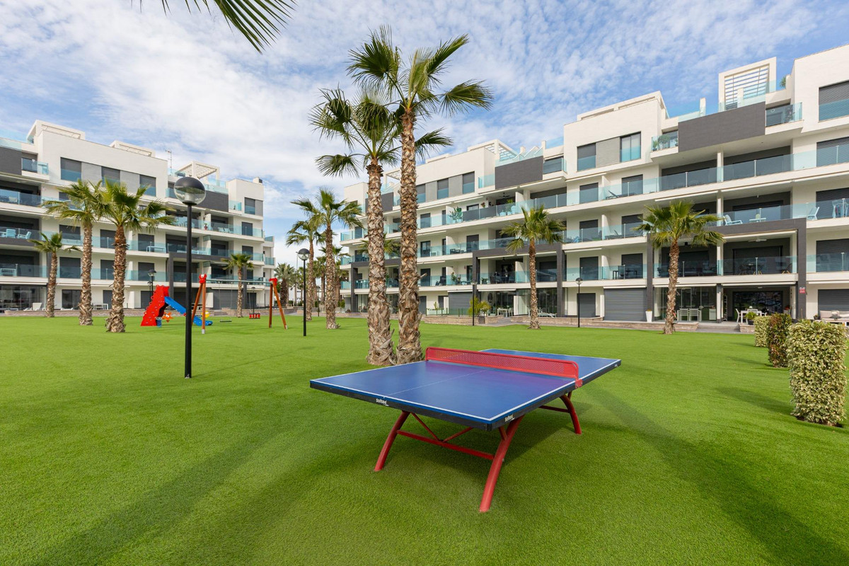 Se vende Apartamento Planta Media de 2 dormitorios en Costa Blanca, Alicante, España