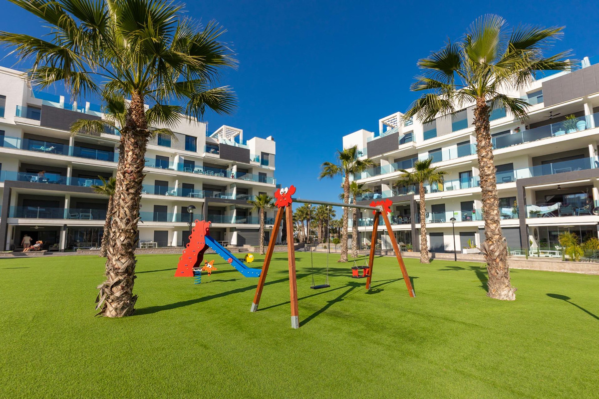 Se vende Apartamento Planta Media de 2 dormitorios en Costa Blanca, Alicante, España