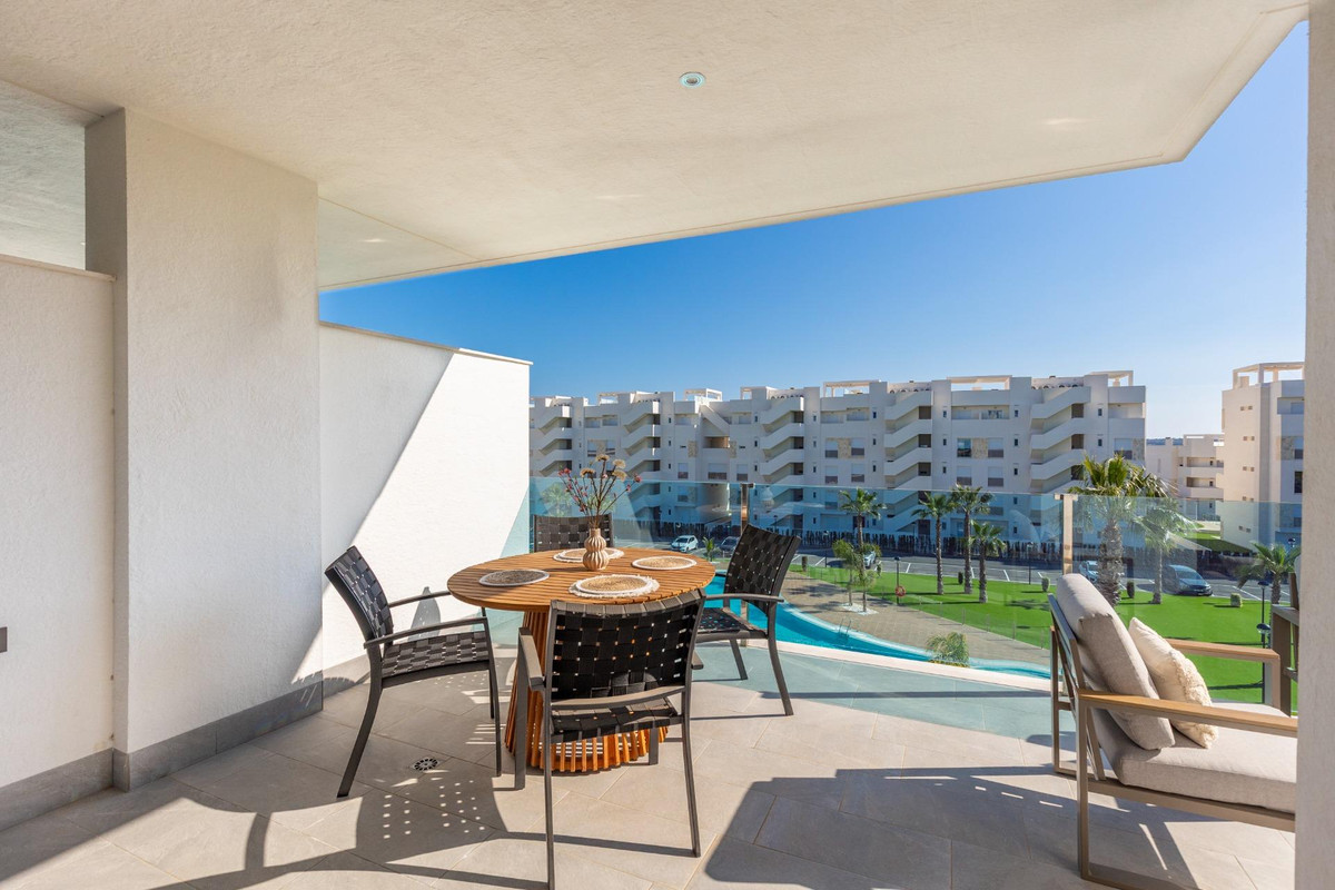 Se vende Apartamento Planta Media de 2 dormitorios en Costa Blanca, Alicante, España