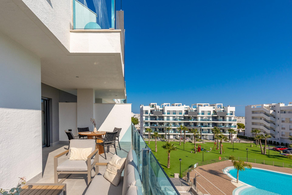Se vende Apartamento Planta Media de 2 dormitorios en Costa Blanca, Alicante, España