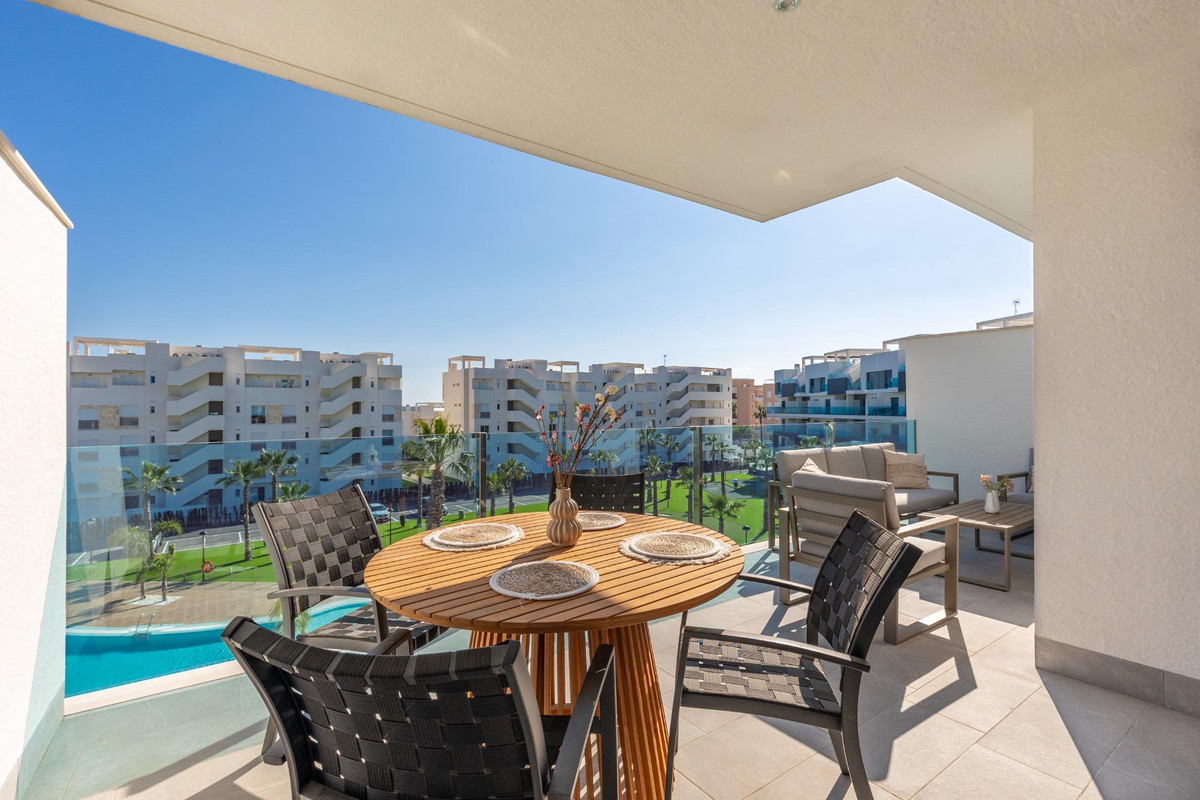 Se vende Apartamento Planta Media de 2 dormitorios en Costa Blanca, Alicante, España