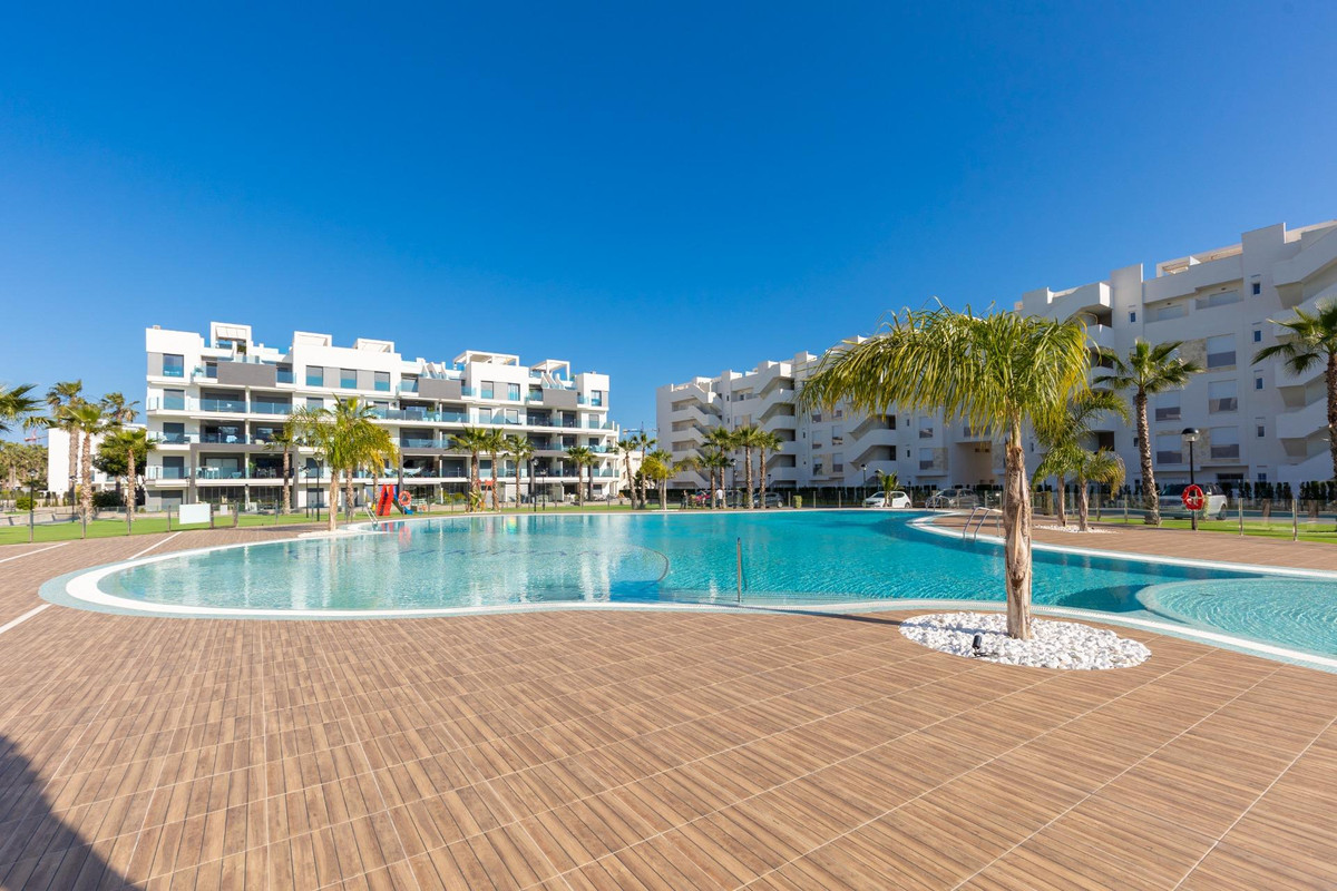 Se vende Apartamento Planta Media de 2 dormitorios en Costa Blanca, Alicante, España