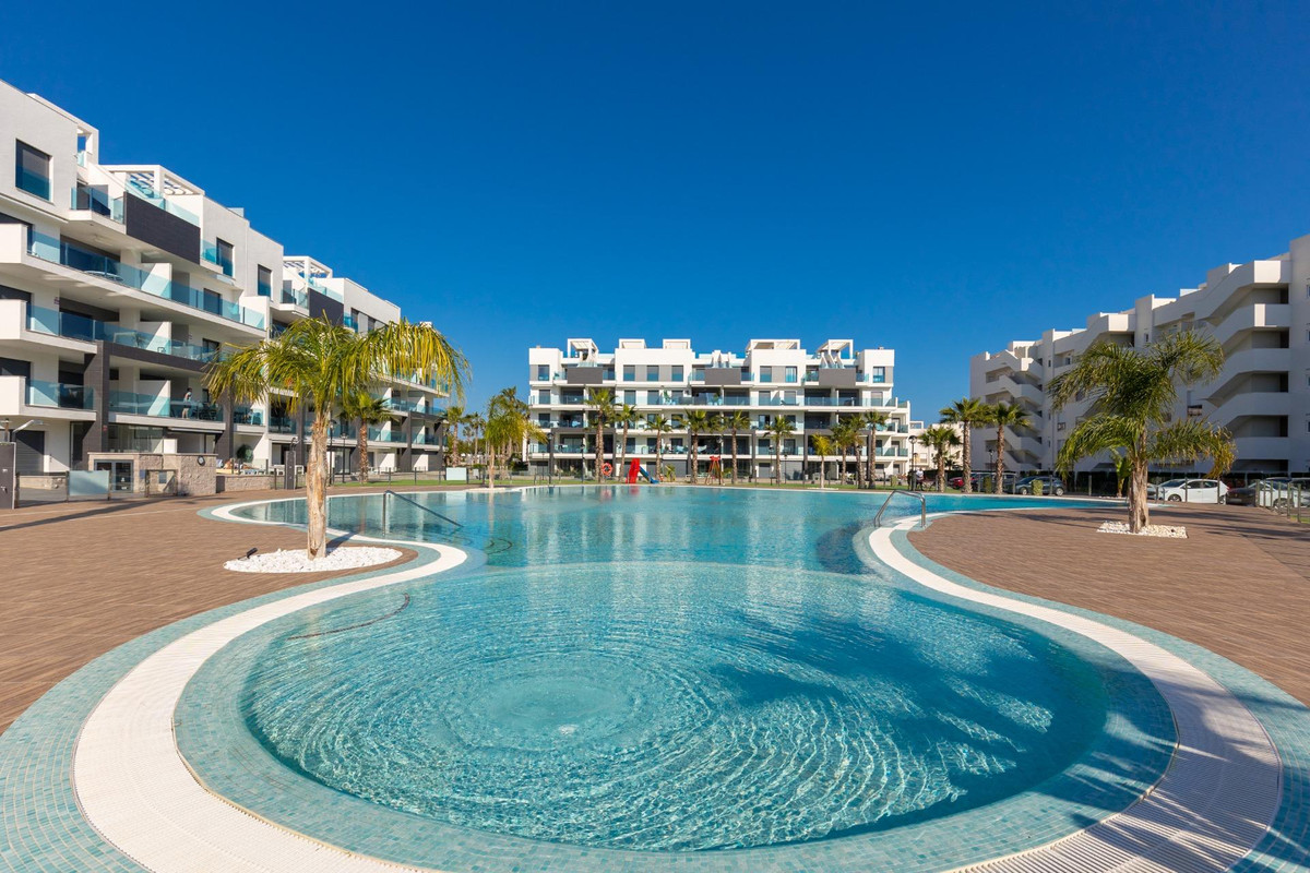 Se vende Apartamento Planta Media de 2 dormitorios en Costa Blanca, Alicante, España