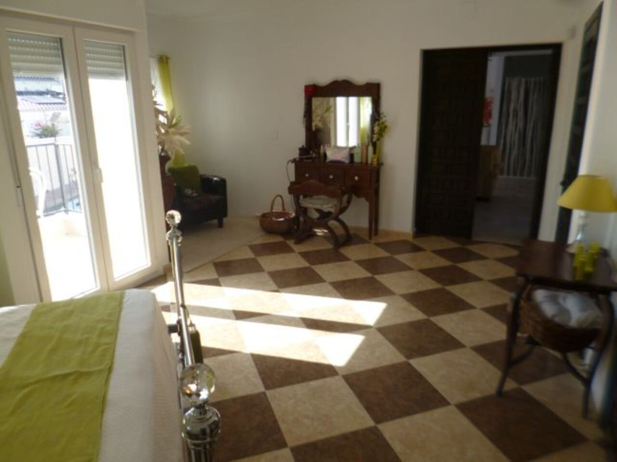 5 Bed Townhouse for sale in Villamartin Costa Blanca, Alicante, Spain
