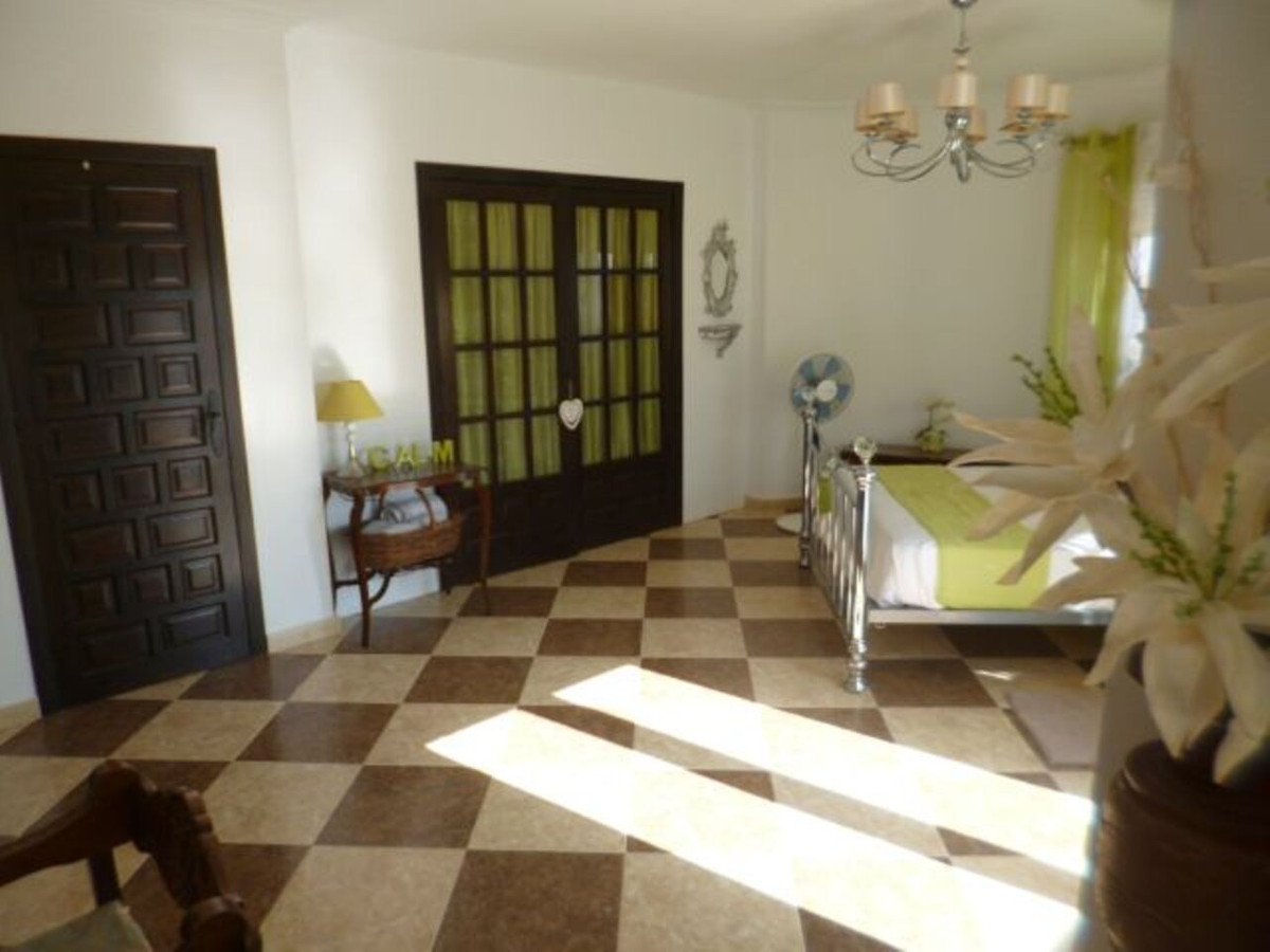 5 Bed Townhouse for sale in Villamartin Costa Blanca, Alicante, Spain