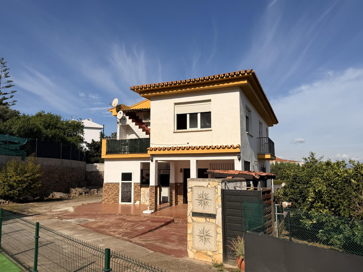 4 Bed Townhouse for sale in Alhaurín De La Torre Costa Del Sol, Málaga, Spain