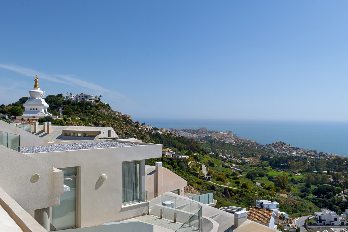3 Bed Apartment for sale in Benalmadena Costa Del Sol, Málaga, Spain