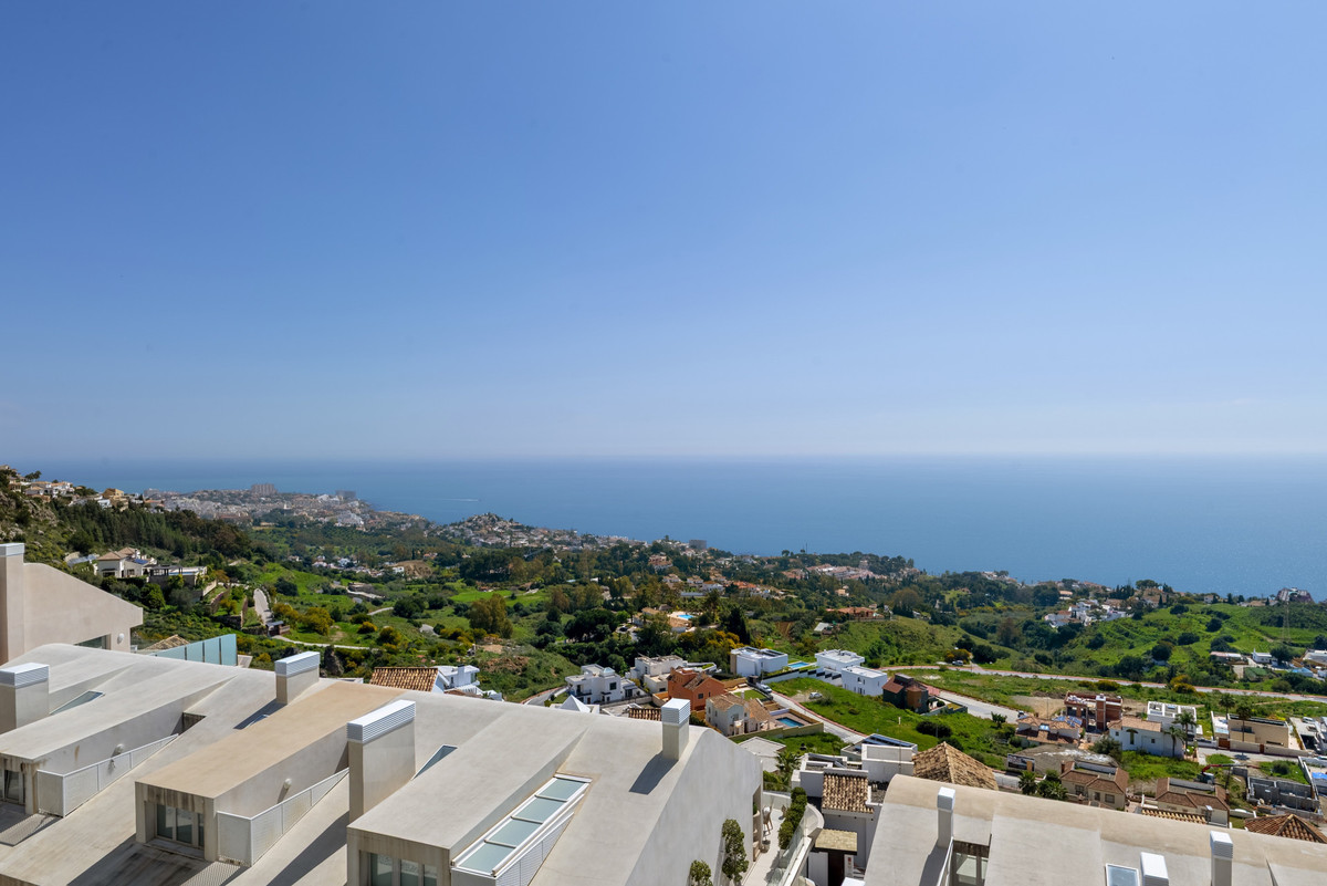3 Bed Apartment for sale in Benalmadena Costa Del Sol, Málaga, Spain