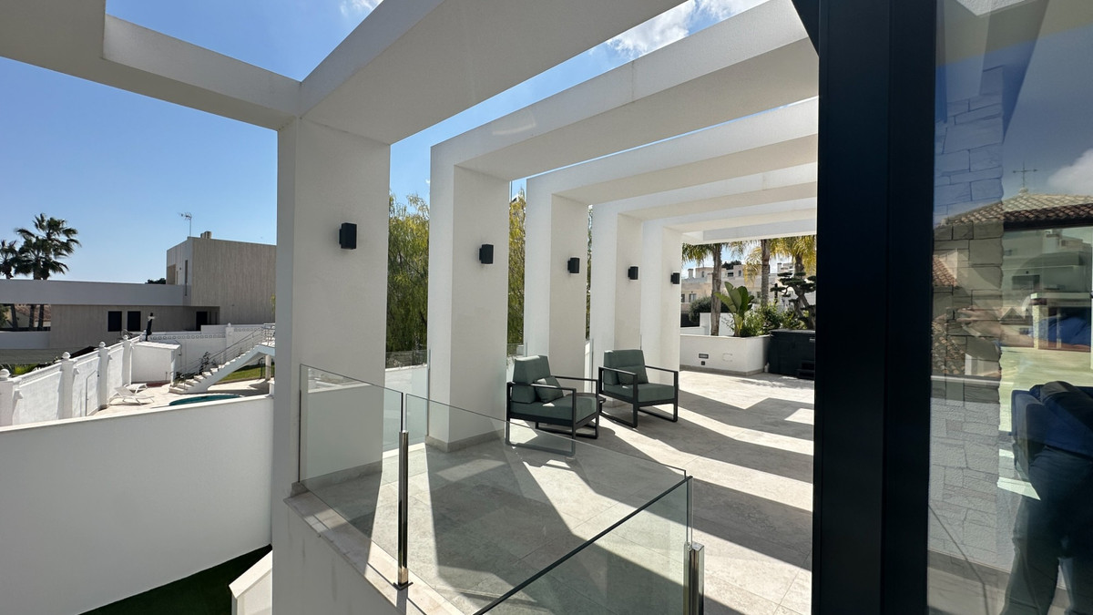 4 Bed Townhouse for sale in Villamartin Costa Blanca, Alicante, Spain