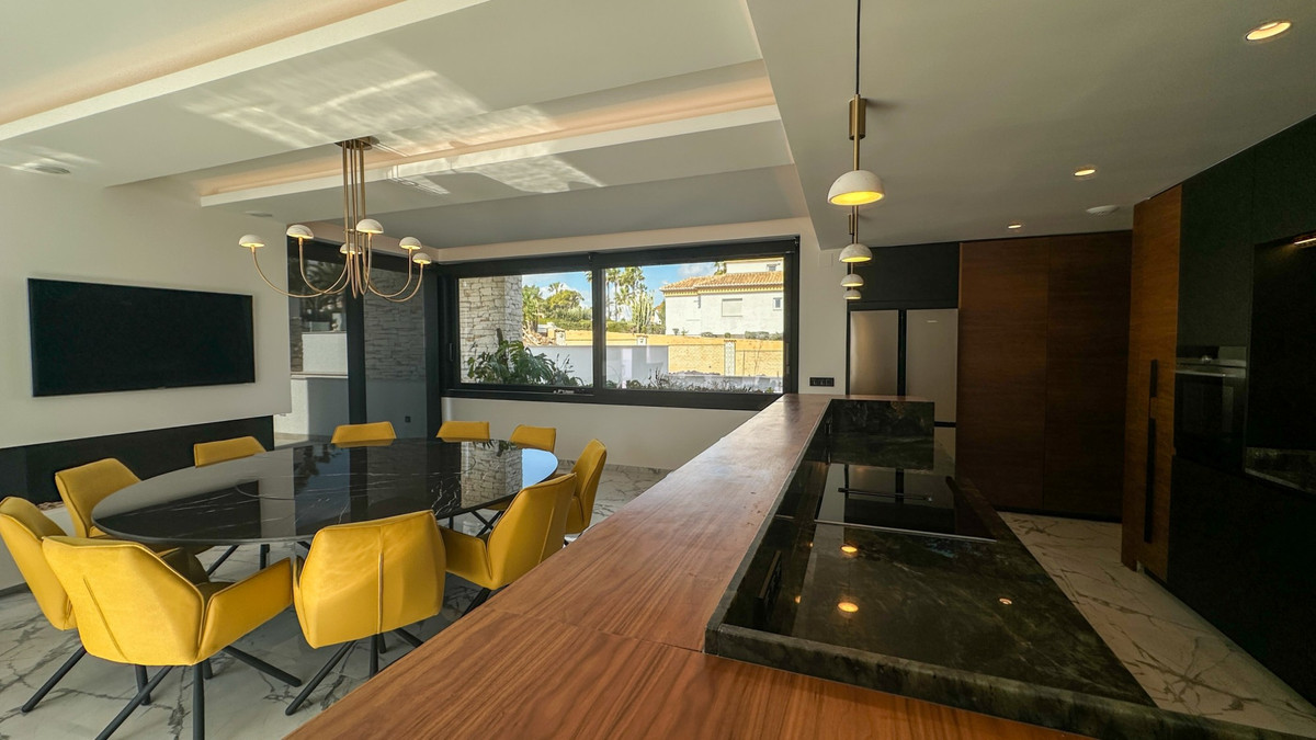 4 Bed Townhouse for sale in Villamartin Costa Blanca, Alicante, Spain