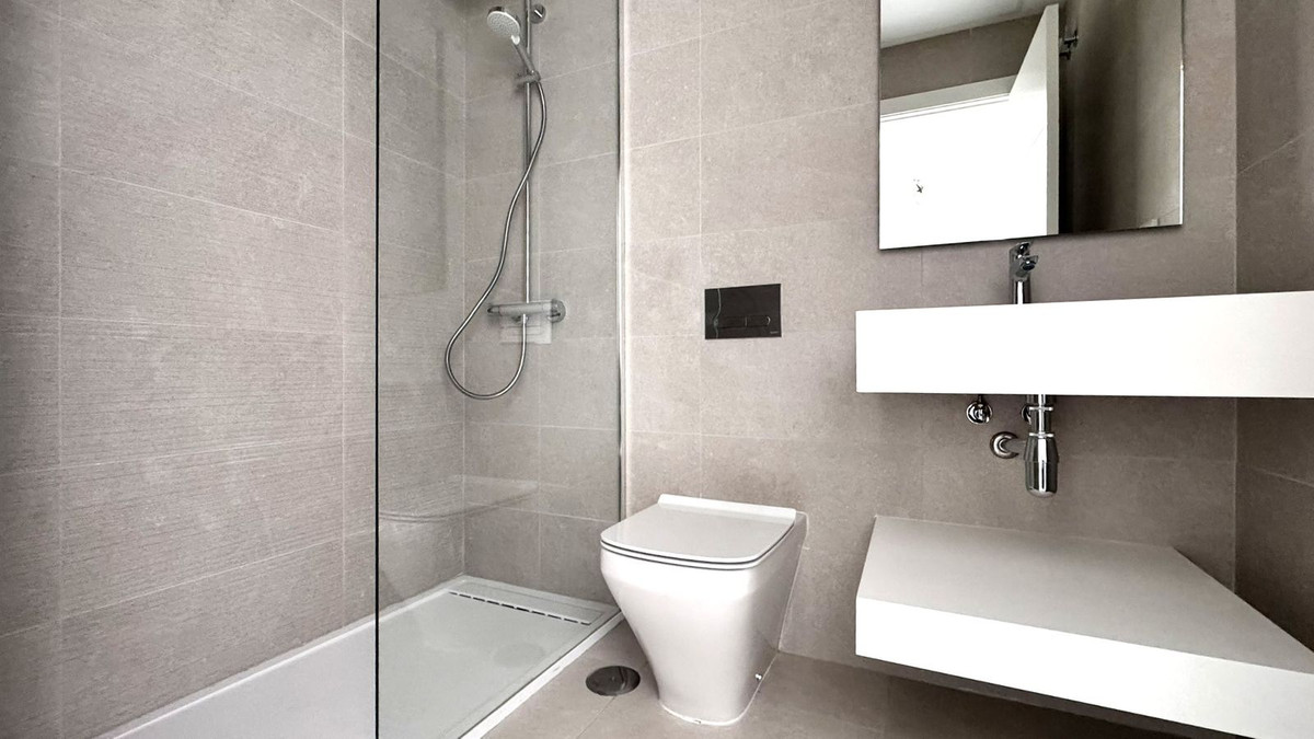 Se vende Apartamento Planta Media de 3 dormitorios en Costa Del Sol, Málaga, España