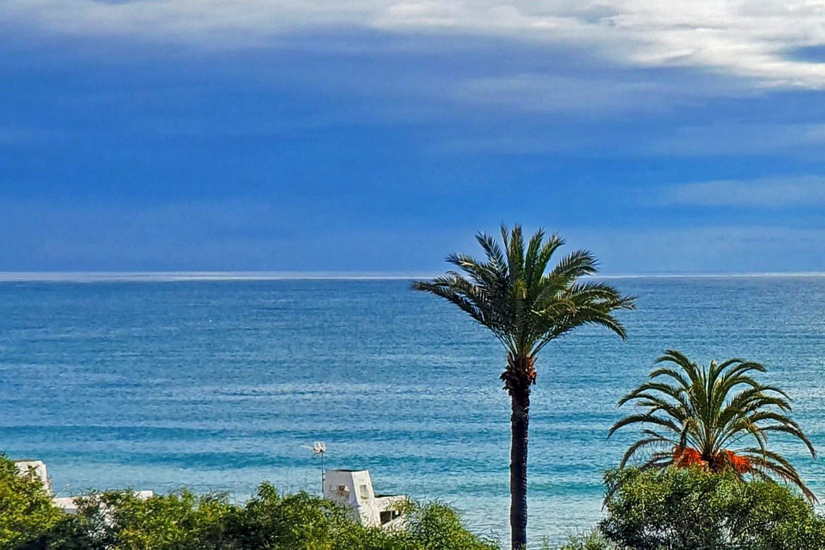 2 Bed Townhouse for sale in Estepona Costa Del Sol, Málaga, Spain
