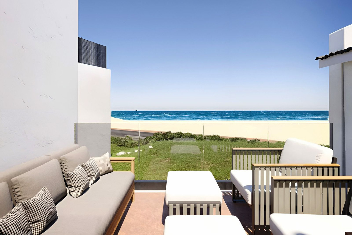 2 Bed Townhouse for sale in Estepona Costa Del Sol, Málaga, Spain