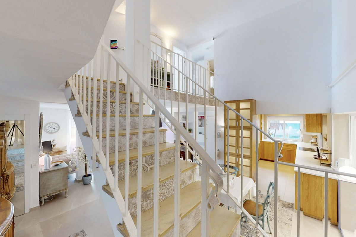 4 Bed Apartment for sale in Estepona Costa Del Sol, Málaga, Spain