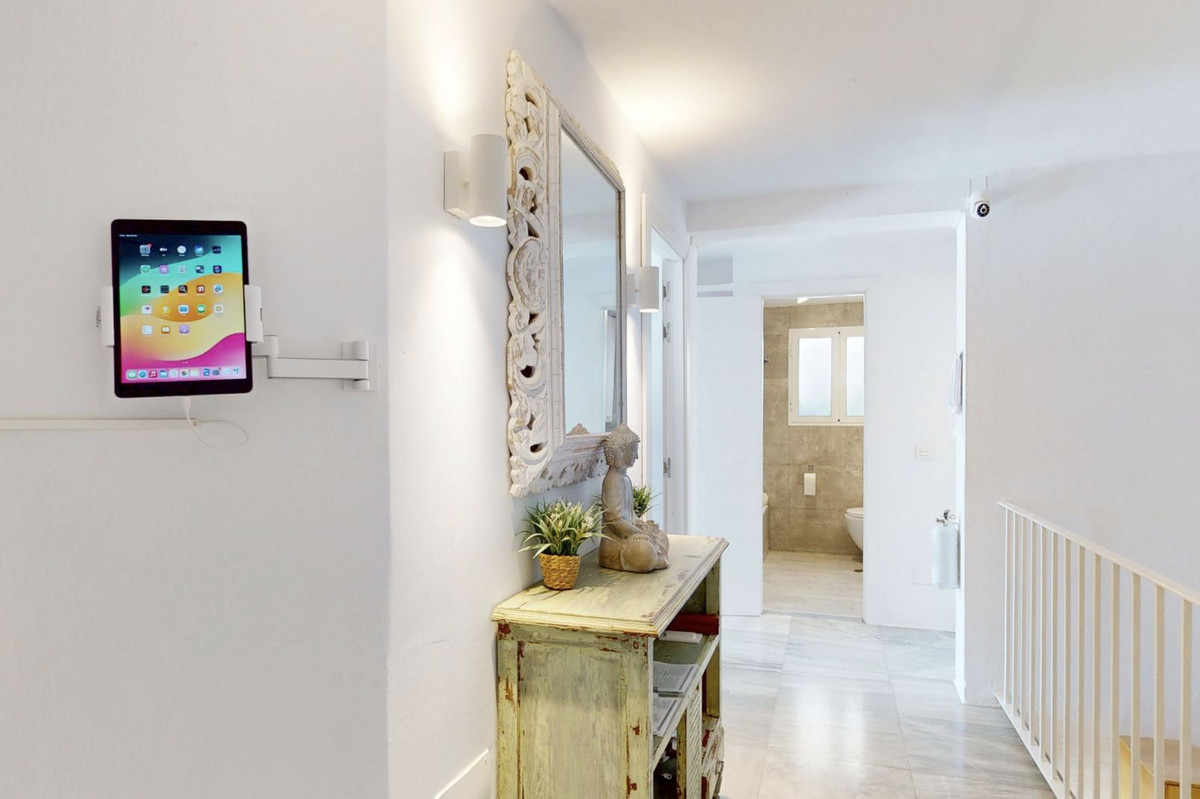 4 Bed Apartment for sale in Estepona Costa Del Sol, Málaga, Spain