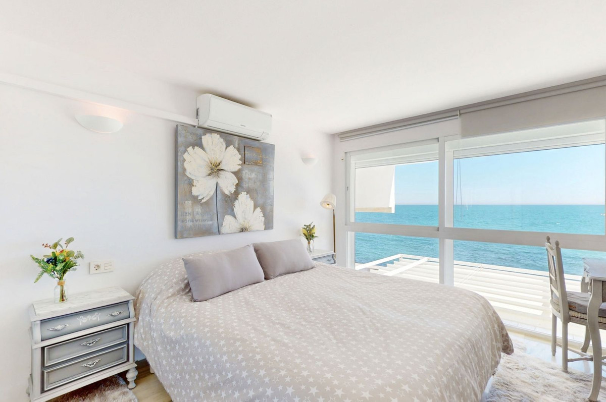 4 Bed Apartment for sale in Estepona Costa Del Sol, Málaga, Spain