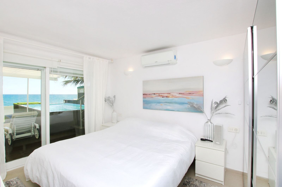 4 Bed Apartment for sale in Estepona Costa Del Sol, Málaga, Spain