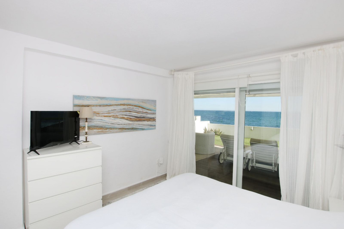 4 Bed Apartment for sale in Estepona Costa Del Sol, Málaga, Spain