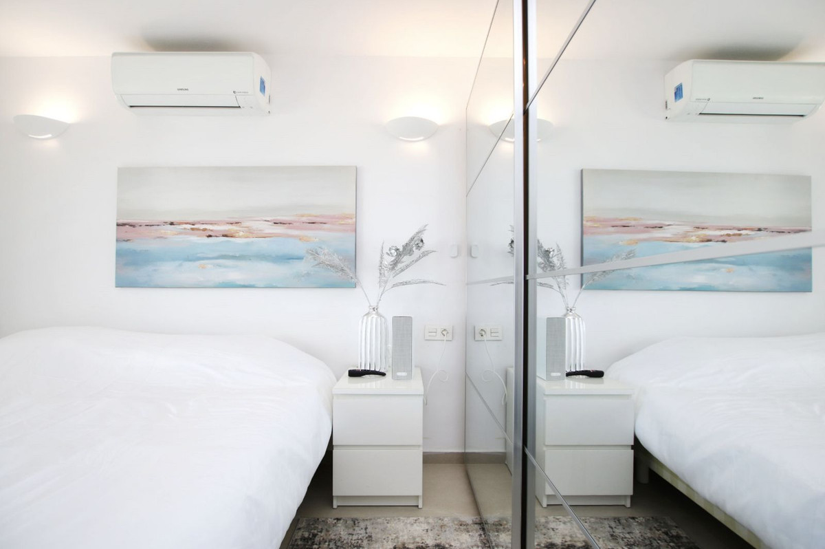 4 Bed Apartment for sale in Estepona Costa Del Sol, Málaga, Spain