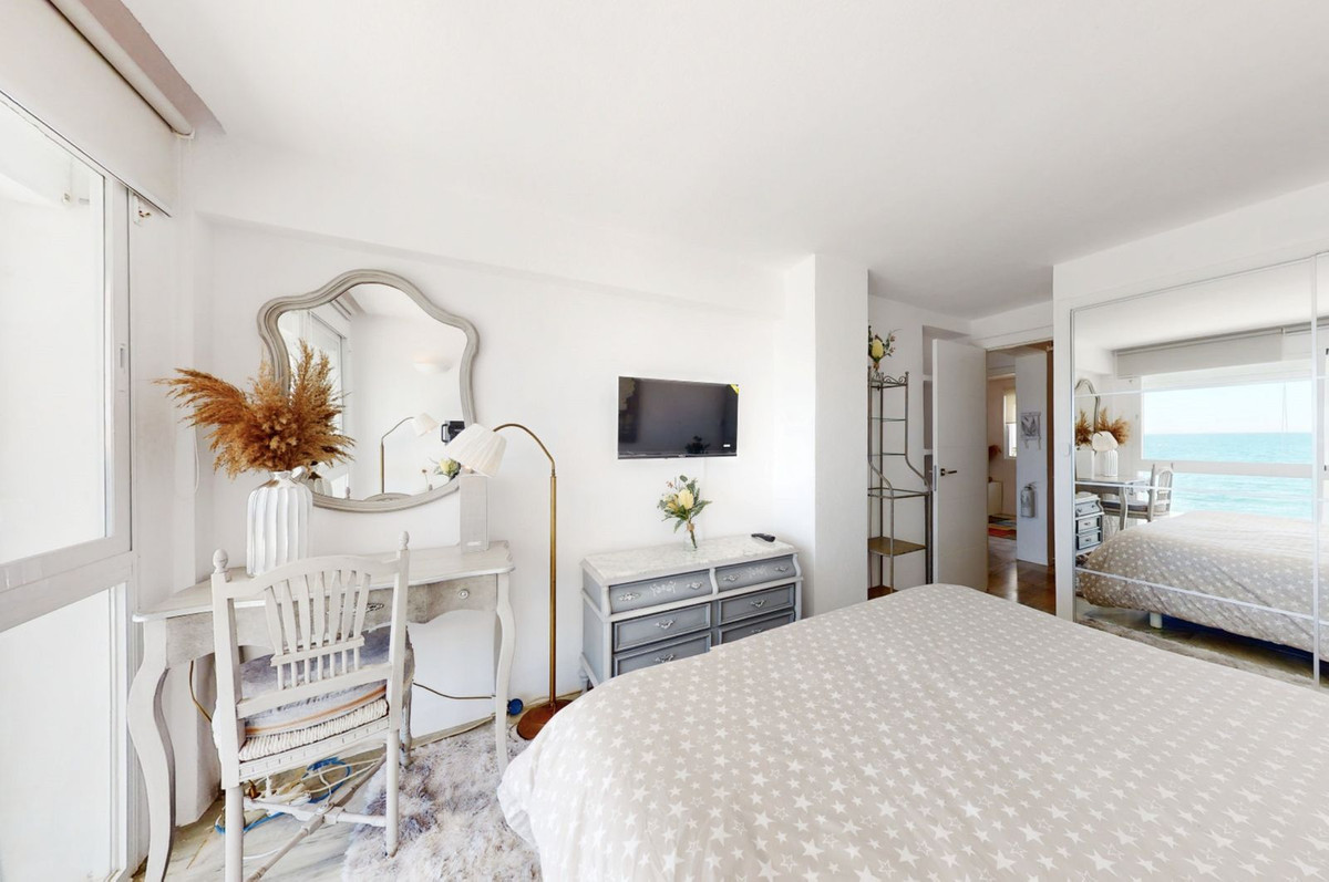4 Bed Apartment for sale in Estepona Costa Del Sol, Málaga, Spain