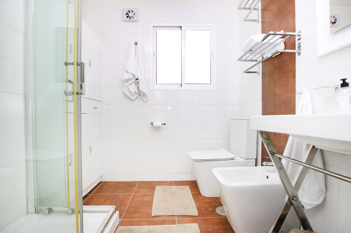4 Bed Apartment for sale in Estepona Costa Del Sol, Málaga, Spain