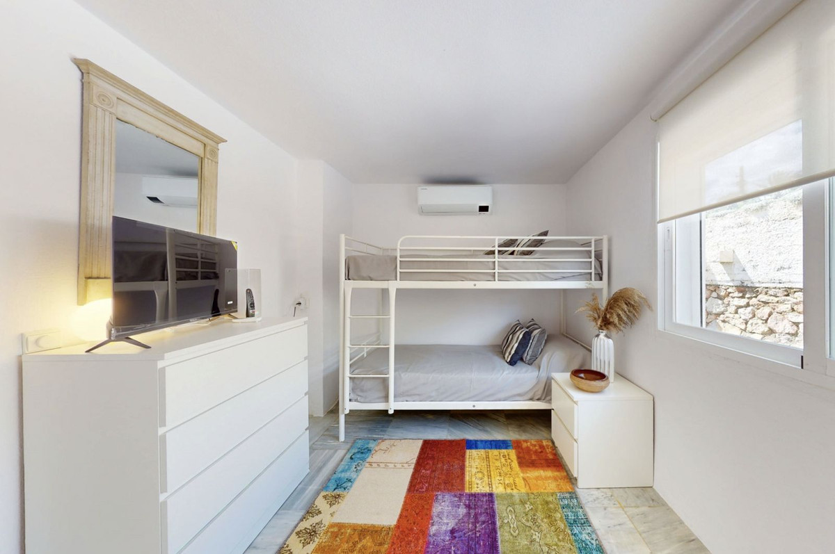 4 Bed Apartment for sale in Estepona Costa Del Sol, Málaga, Spain