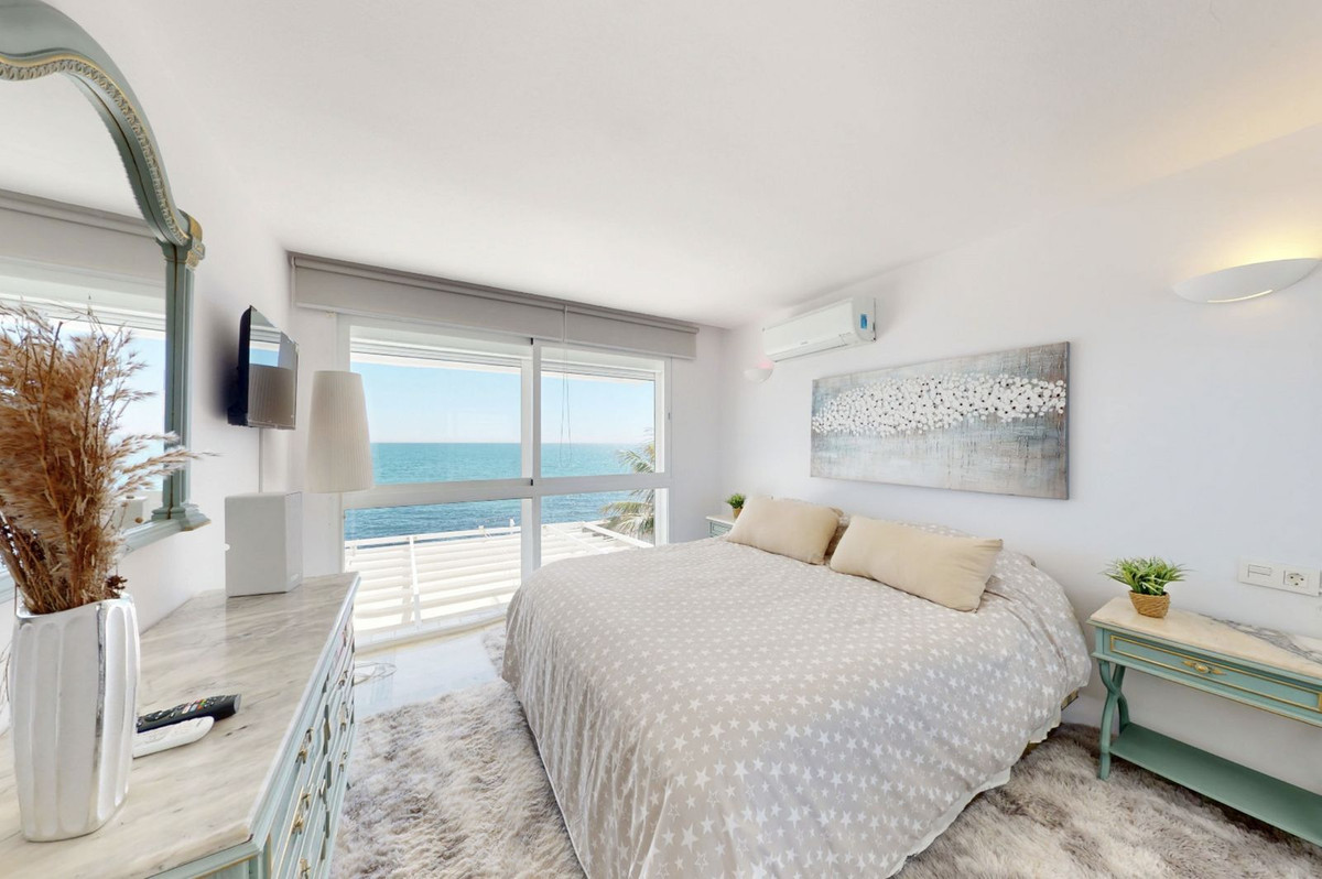 4 Bed Apartment for sale in Estepona Costa Del Sol, Málaga, Spain