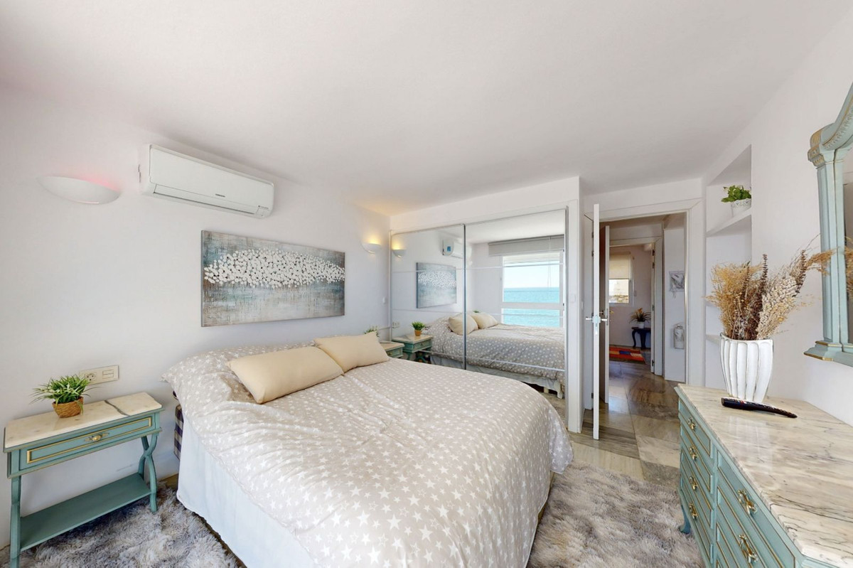 4 Bed Apartment for sale in Estepona Costa Del Sol, Málaga, Spain