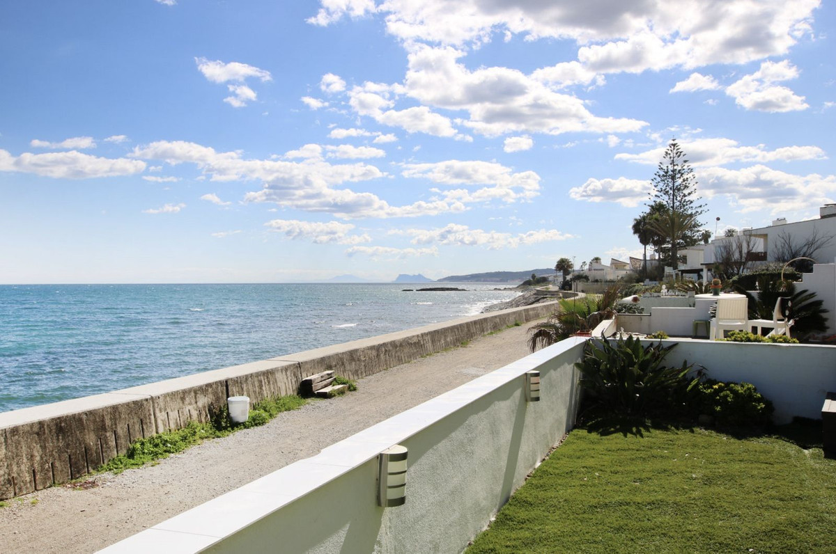 4 Bed Apartment for sale in Estepona Costa Del Sol, Málaga, Spain