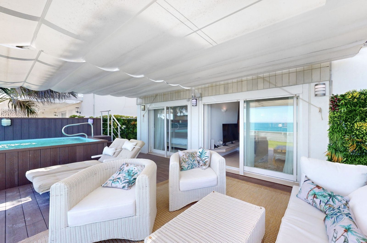 4 Bed Apartment for sale in Estepona Costa Del Sol, Málaga, Spain