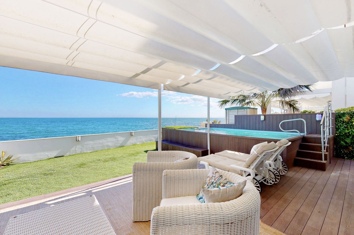 4 Bed Apartment for sale in Estepona Costa Del Sol, Málaga, Spain
