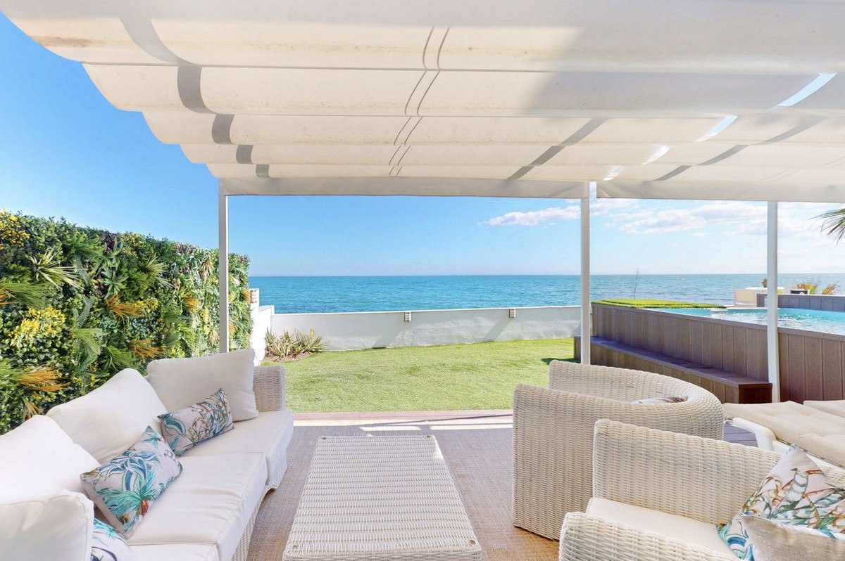 4 Bed Apartment for sale in Estepona Costa Del Sol, Málaga, Spain