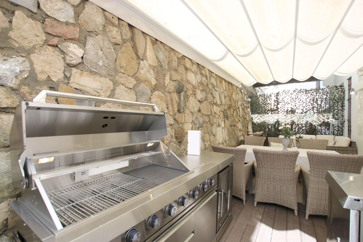 4 Bed Apartment for sale in Estepona Costa Del Sol, Málaga, Spain