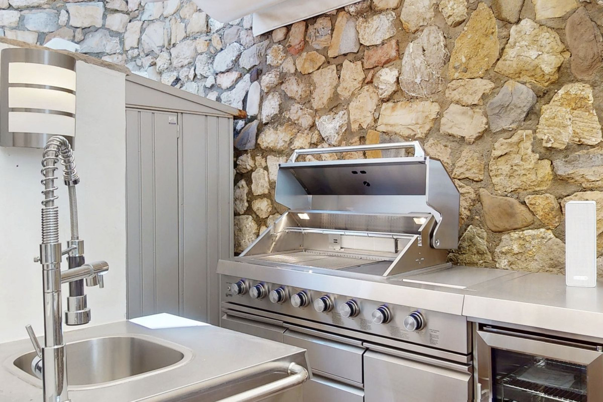 4 Bed Apartment for sale in Estepona Costa Del Sol, Málaga, Spain