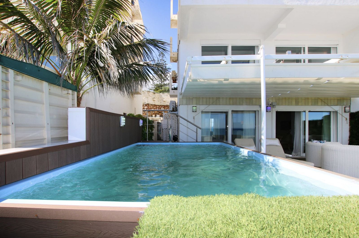 4 Bed Apartment for sale in Estepona Costa Del Sol, Málaga, Spain